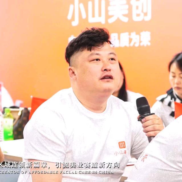 杨帆。