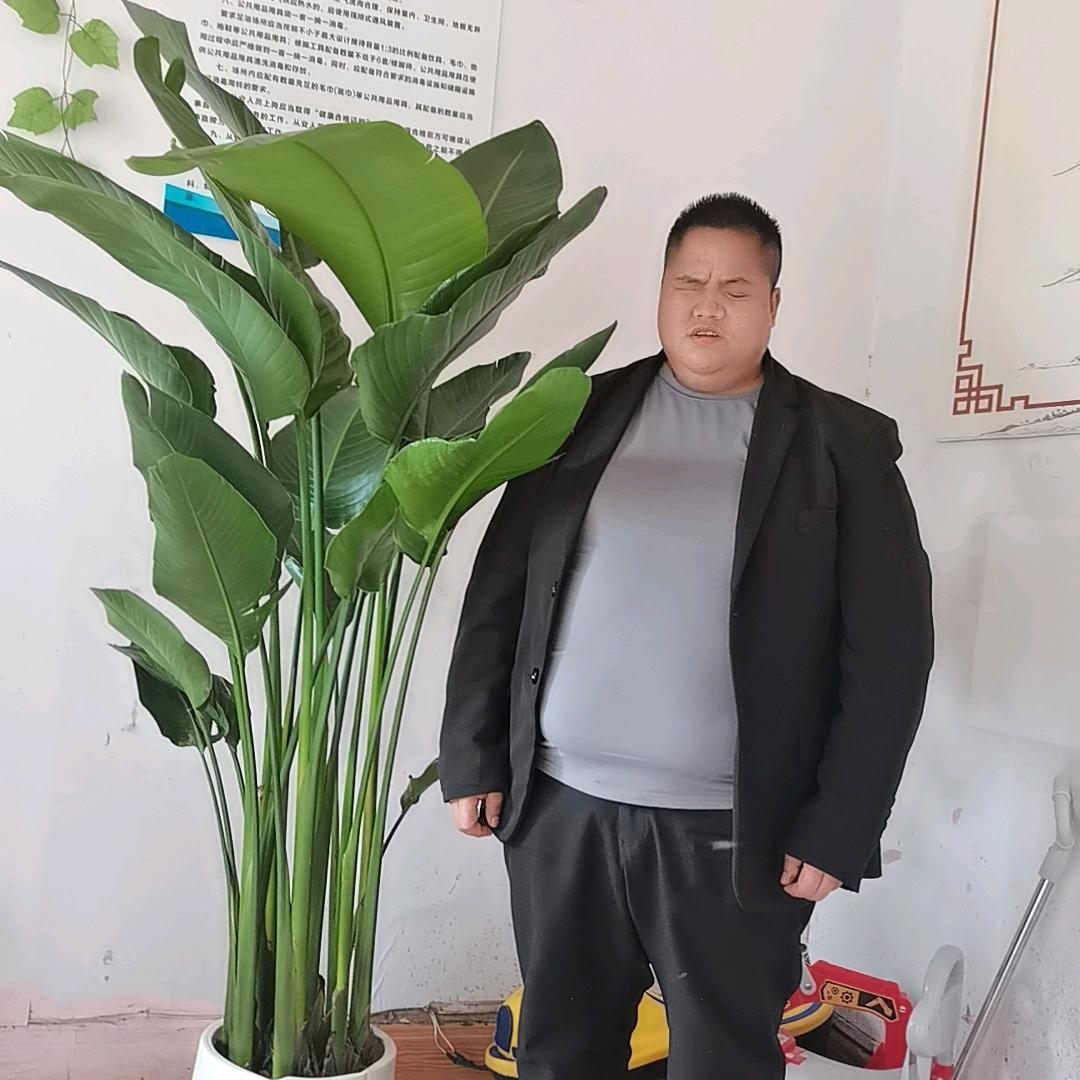 盲人夫妇爱唱歌。
