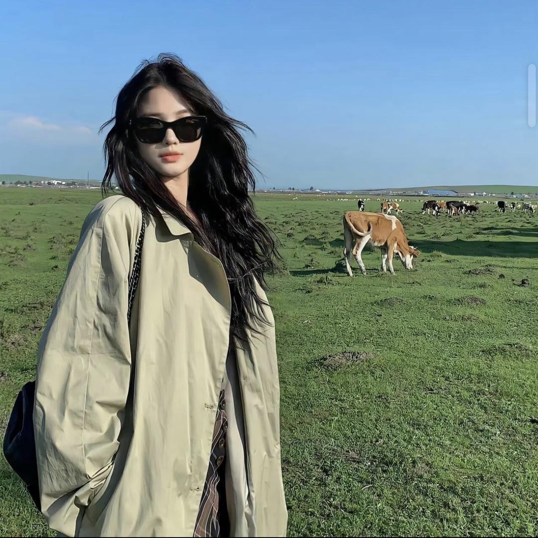 爱笑的虎牙女孩