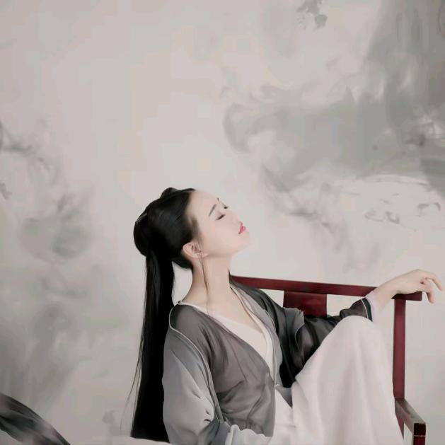 墨淑妙月