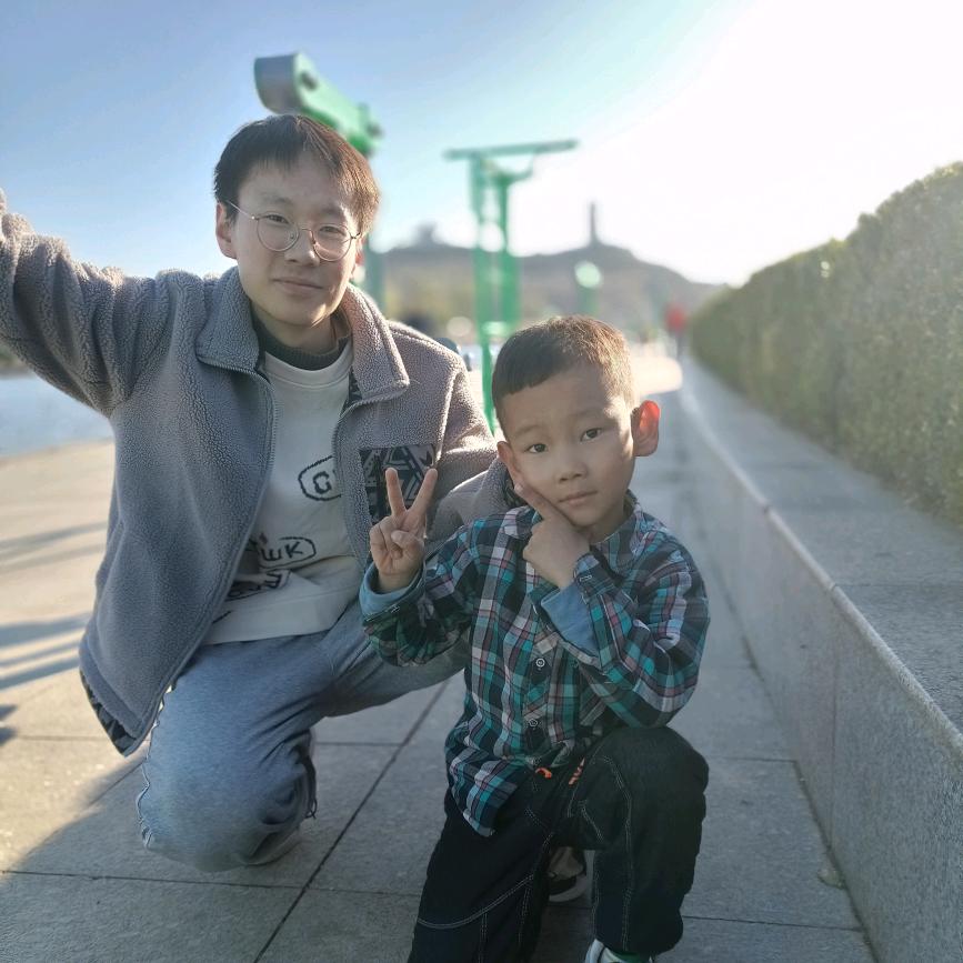 王霞