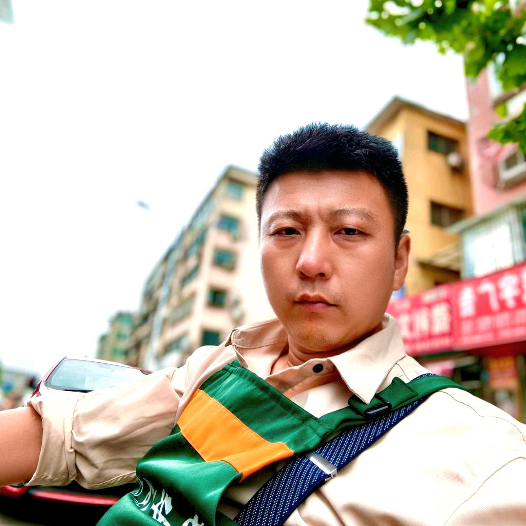 卖凉皮的老男孩