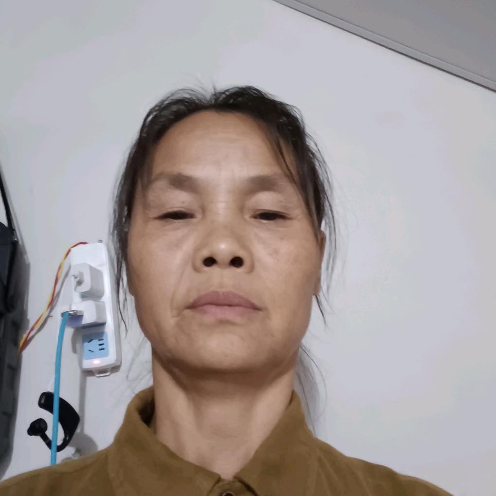 四姐开播了，是一个经验分享聊天主播