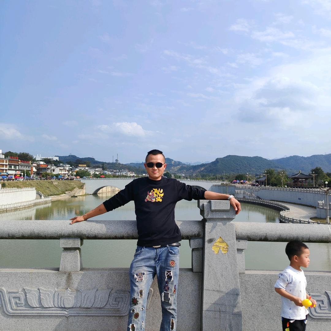 90后专业倒混泥土班组