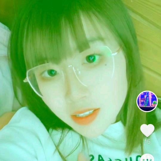 小小妞