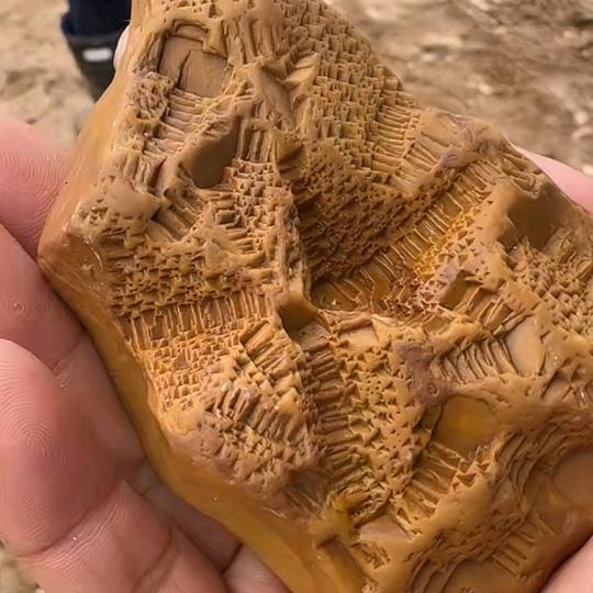 玉石无忧（黄蜡石）