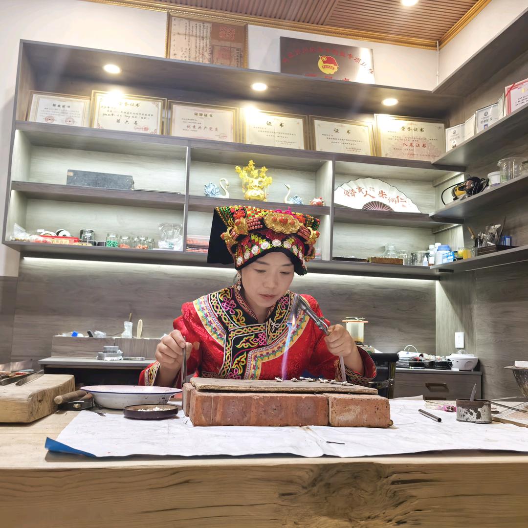 嘉绒女银匠  ~~阿娟