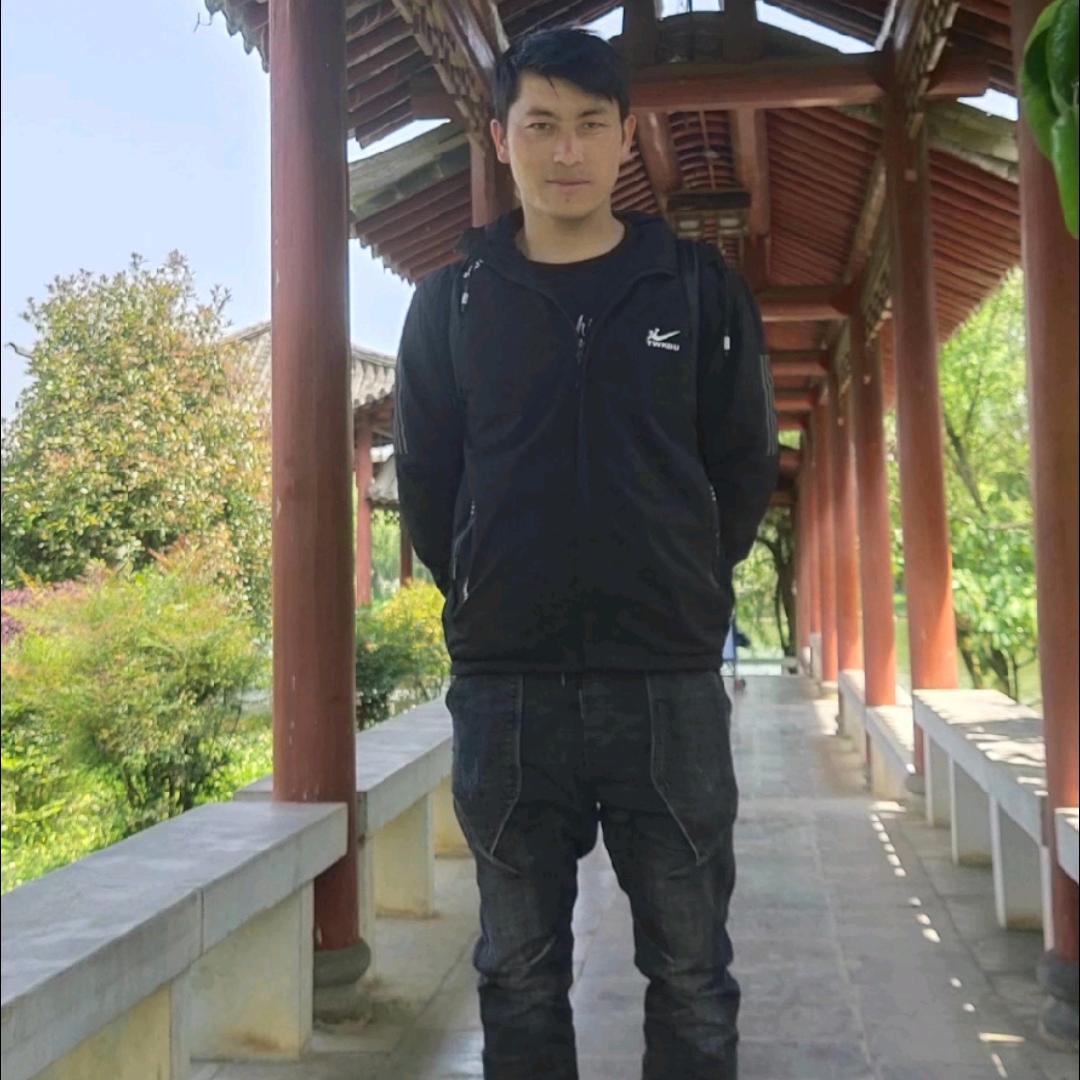 罗平县龚小毛艺术团