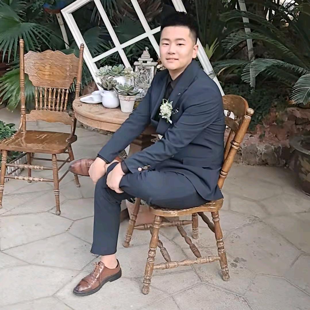 嘿 你踩我脚了