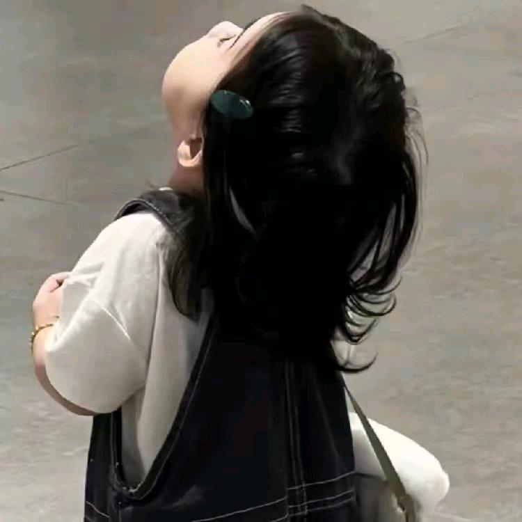 诗诗.
