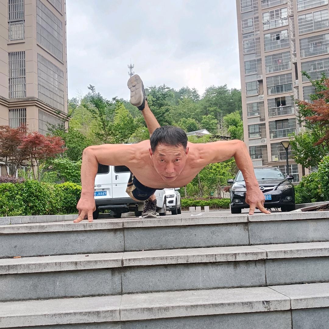 保哥酷爱健身