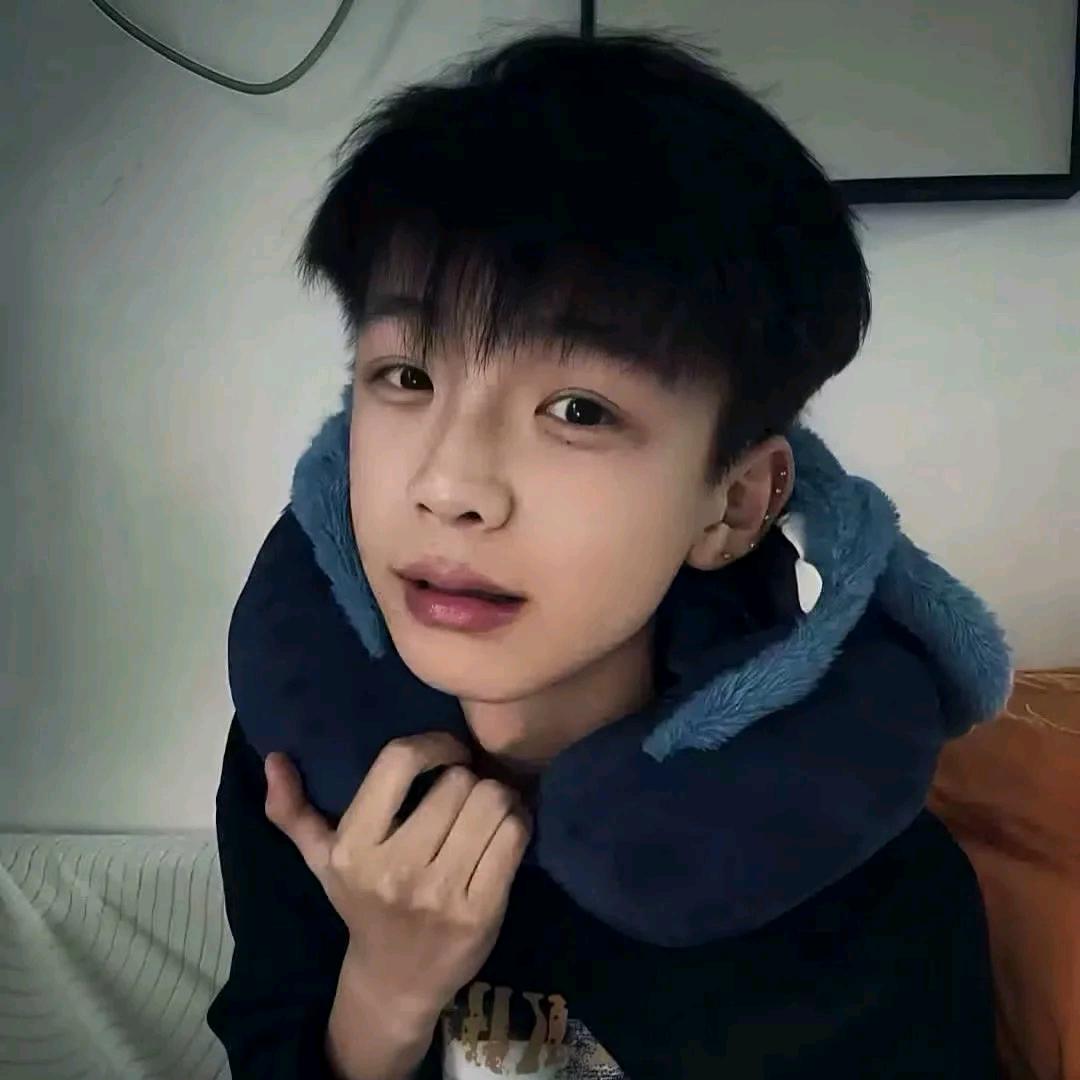 小魚不开心🙁