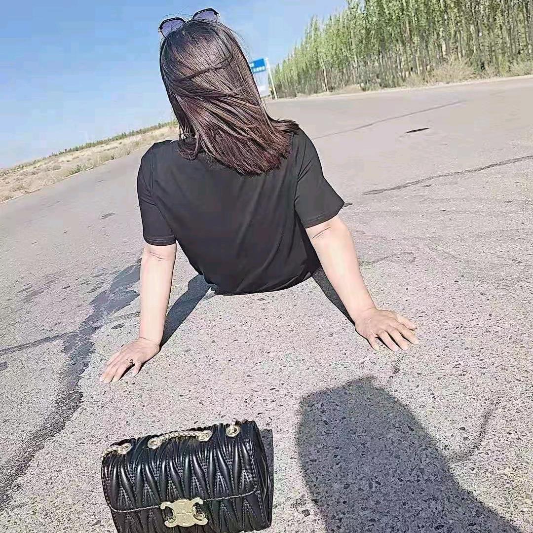 向日葵的微笑只属于太阳