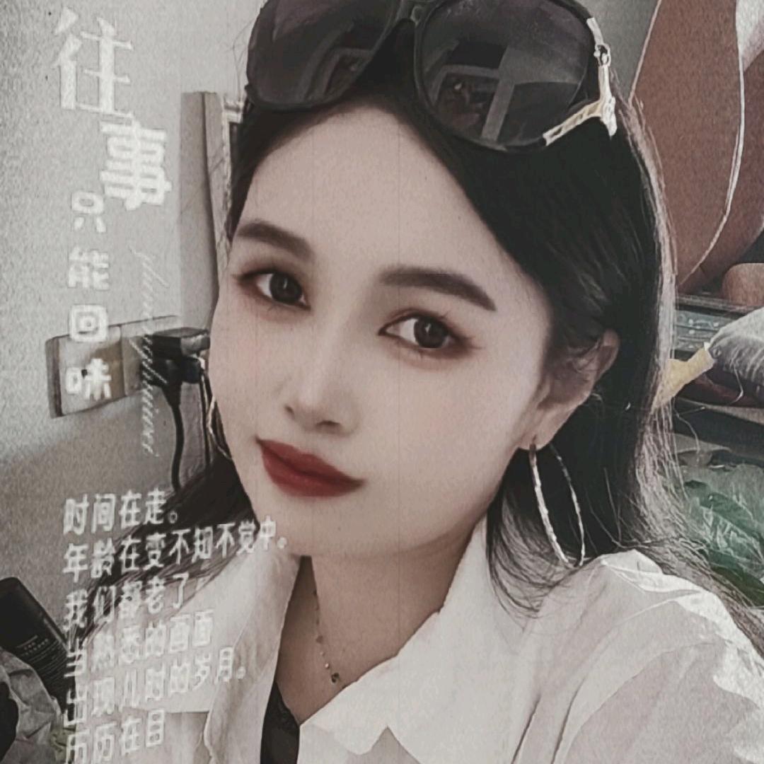 丽姐，对口型唱歌