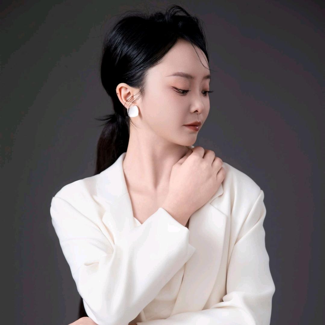 曲靖化妆师萌萌（招互勉）