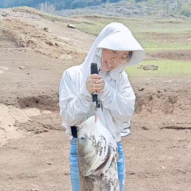 钓鱼郎家的小娘子