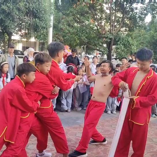 后海兄弟舞狮队，强哥