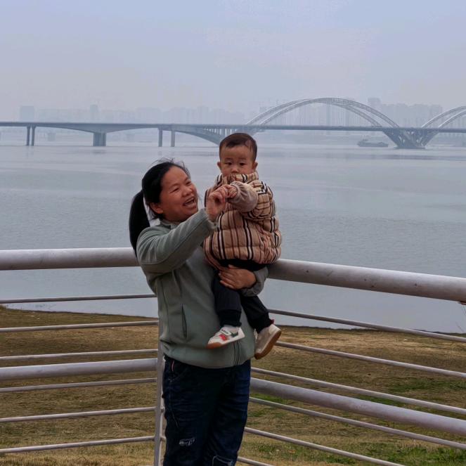 我是个快乐的育婴师