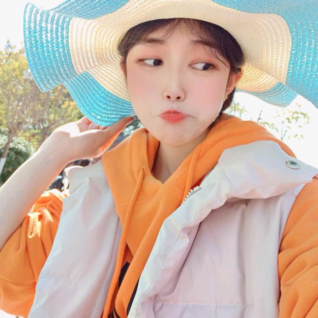 এۣۖิ  小芳