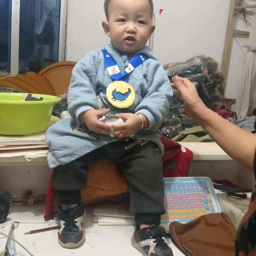 琼头像