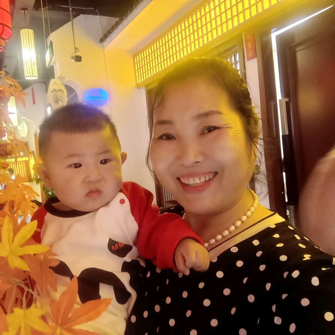 幸福快乐的一家人