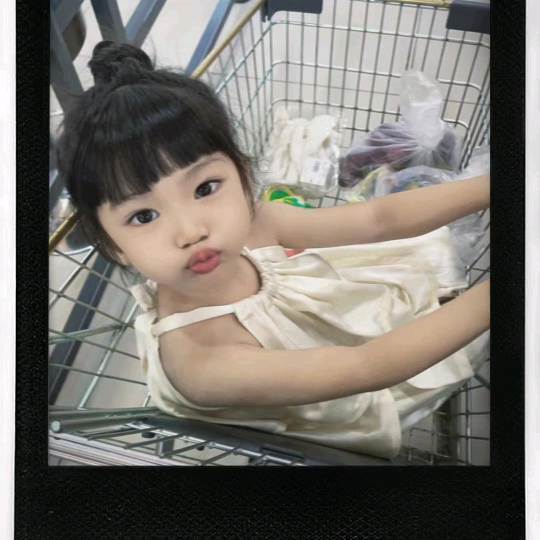 九颗牙齿晒太阳