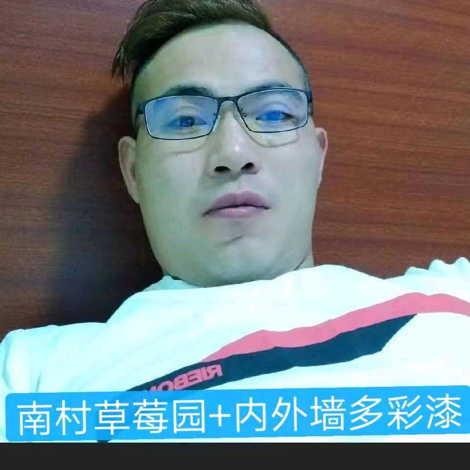 流坑三岔路口草莓园