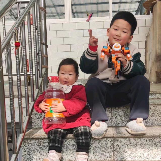 不会游泳的小余