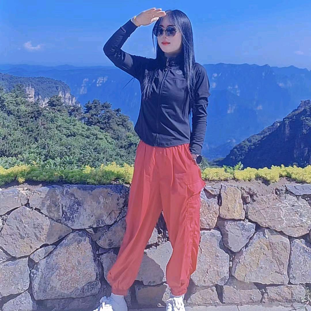 获嘉动感弧度女装店