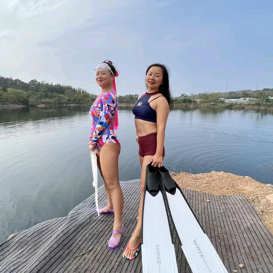 蛙姐的游泳搭子 灿宝