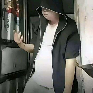 偷走朋友乞丐的钱