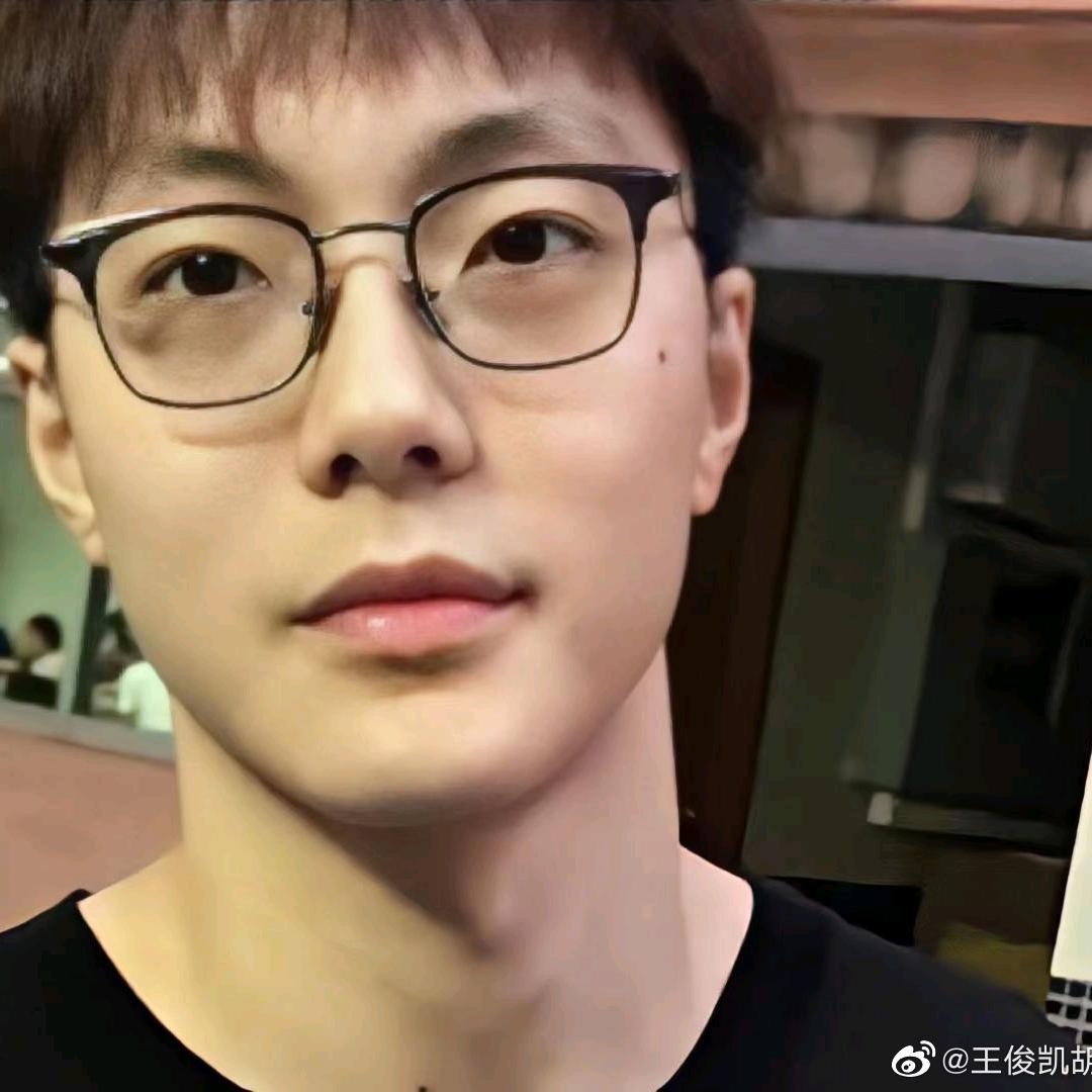 刷抖音是为了开心(๑•॒̀ ູ॒•́๑)