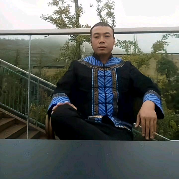 情 商 歌