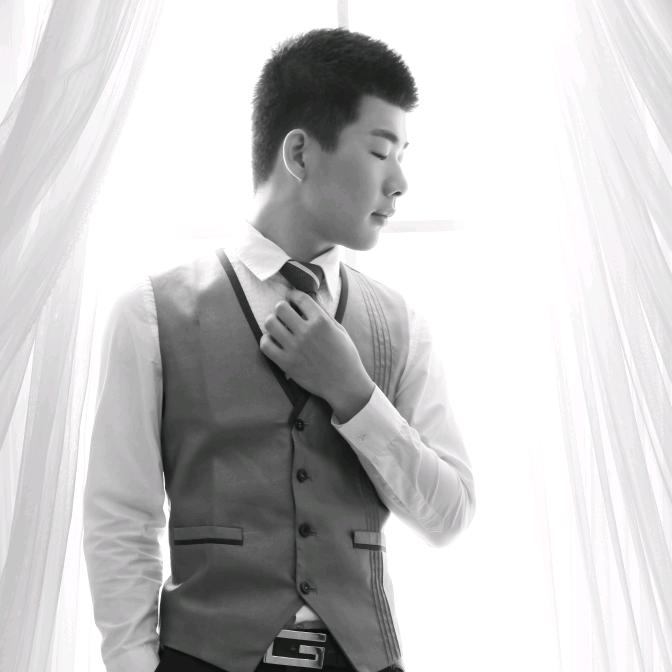 姓陈叫小伟，小伟也姓陈