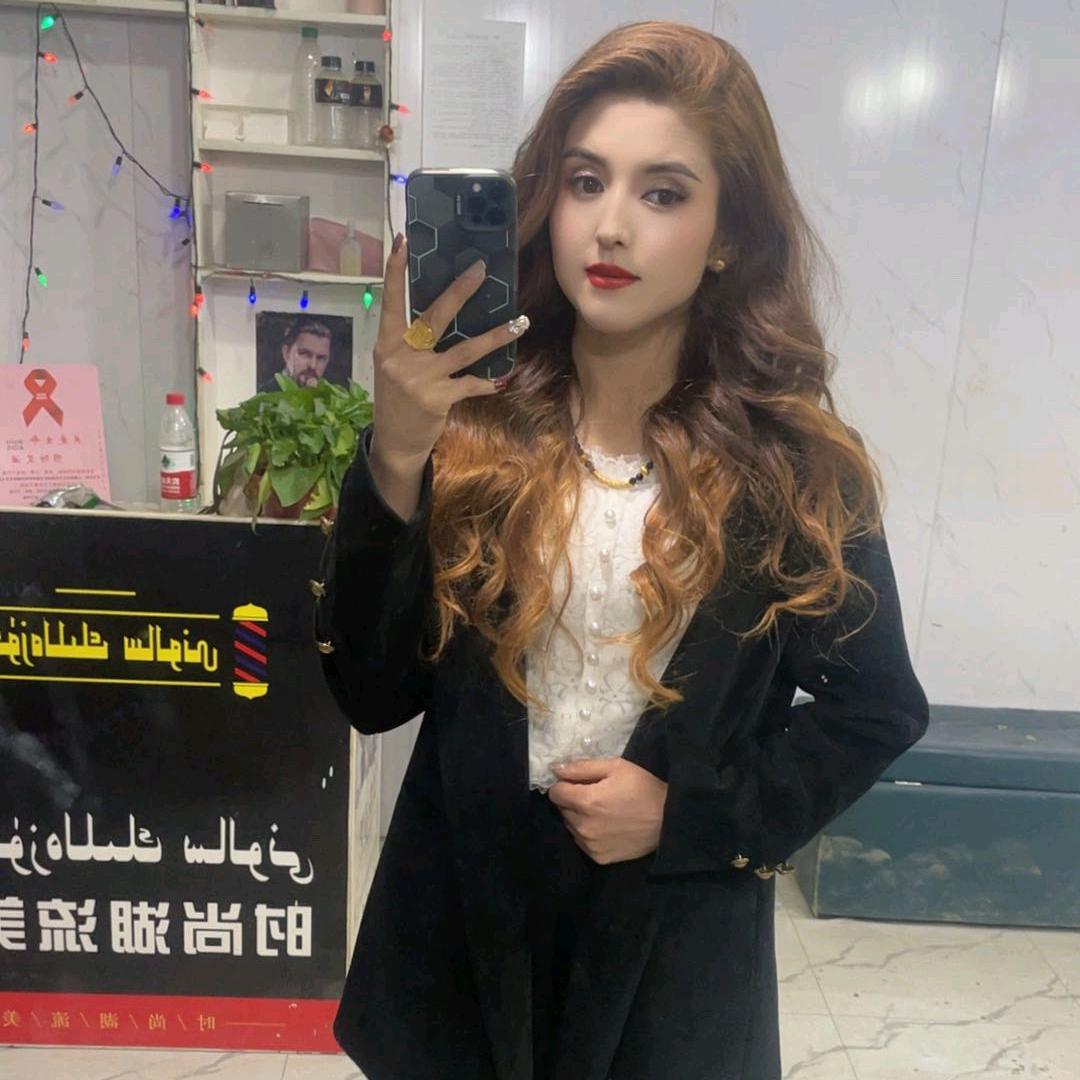 X  古丽  化妆师