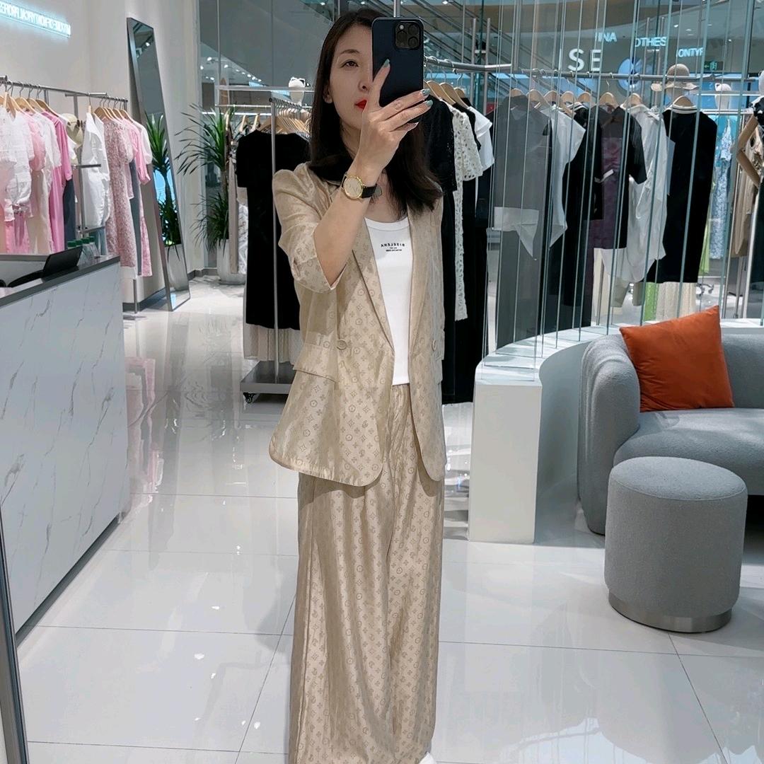 潍坊银座佧茜文轻奢女装，吾悦贝茜妮轻职场