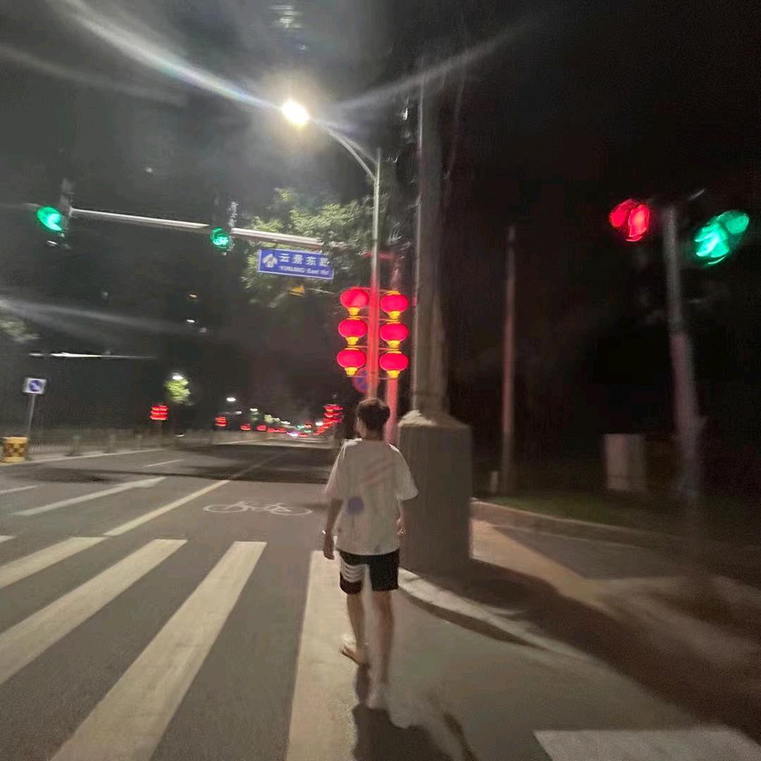 买小汽车的小文（小黑）