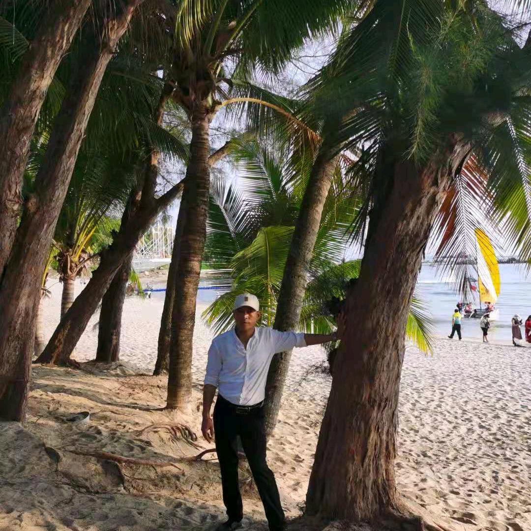 蓝天白云下，明天会更好