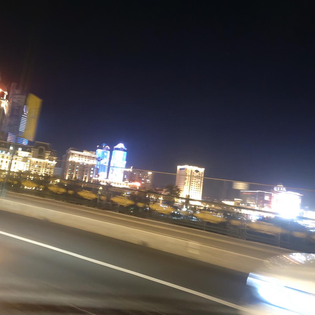 小美爱唱歌