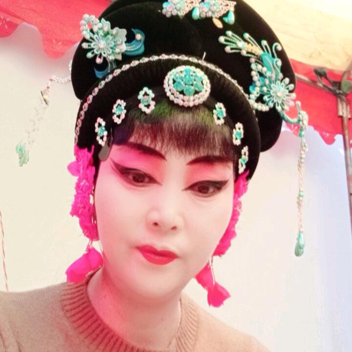 平凡一生，爱演淮剧，爱唱歌曲，