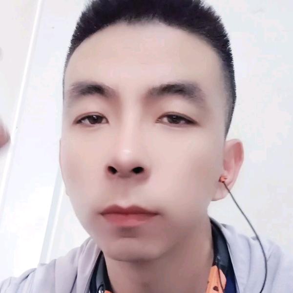 开货车的小军