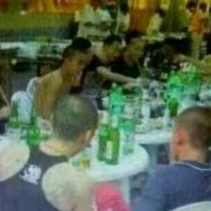 啊龙。全世界天黑。