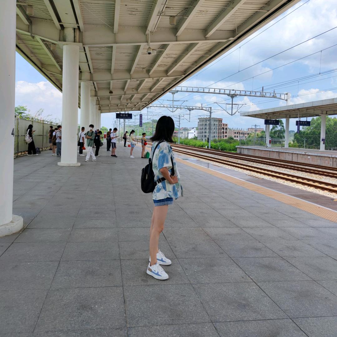 小H先生