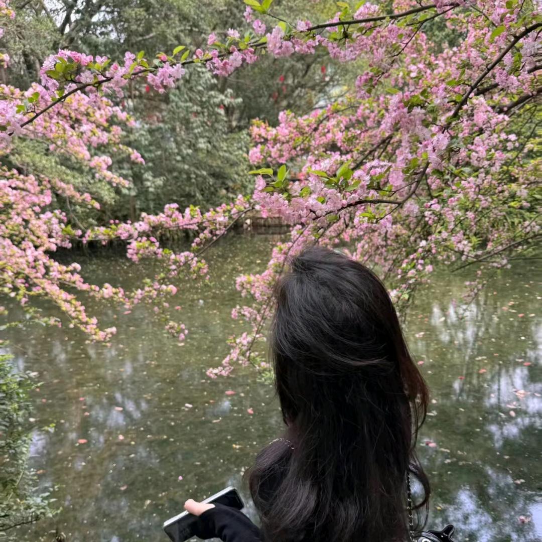 她