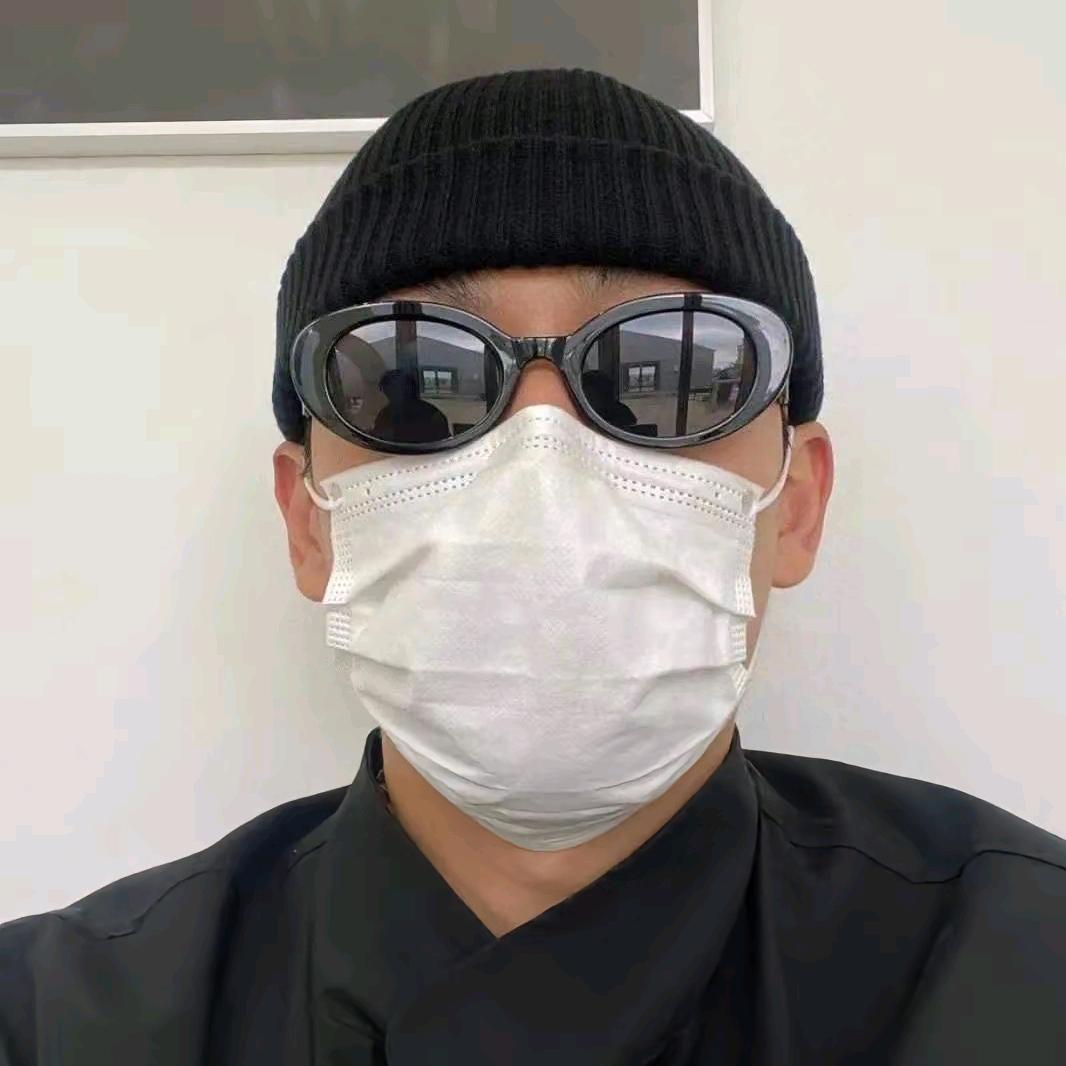 李瀟.