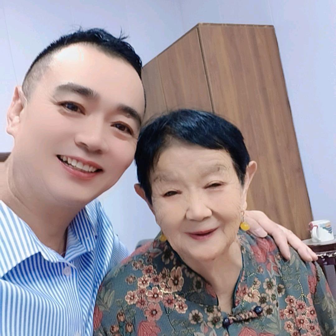 东哥.
