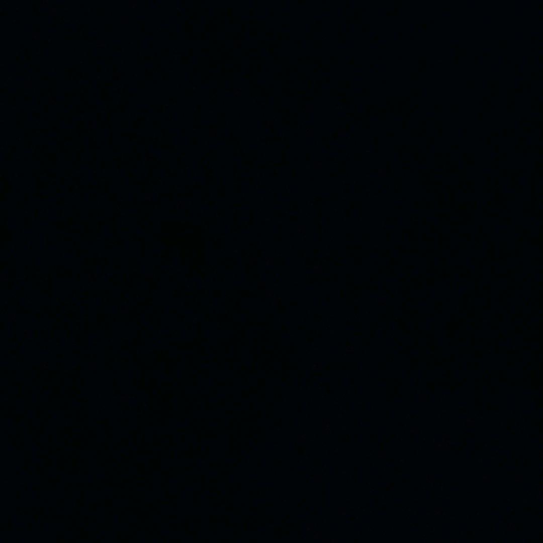 ，