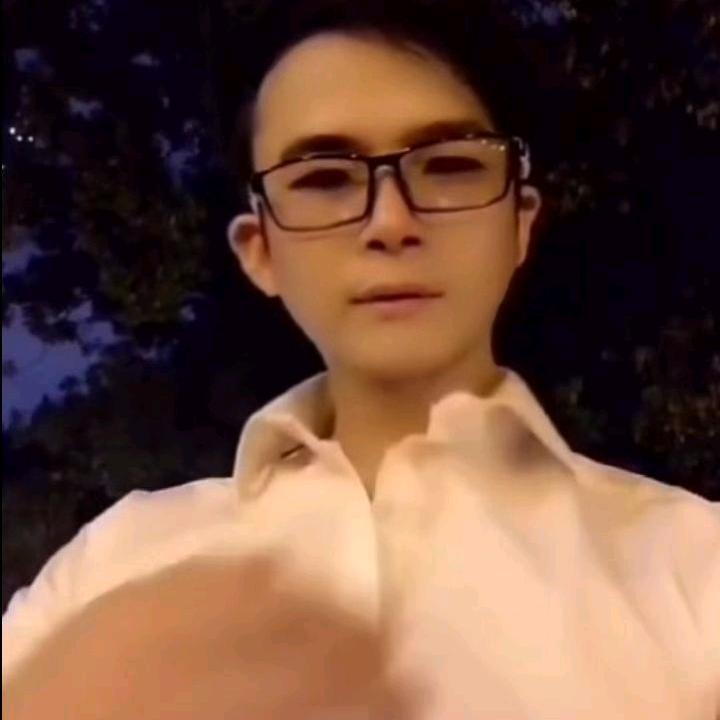 路与他人各不同，不必听风去动容