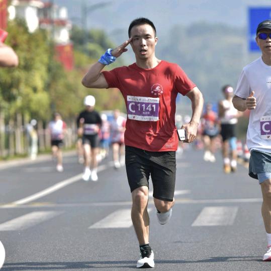 爱跑步的魚🦈為{幸福}努か