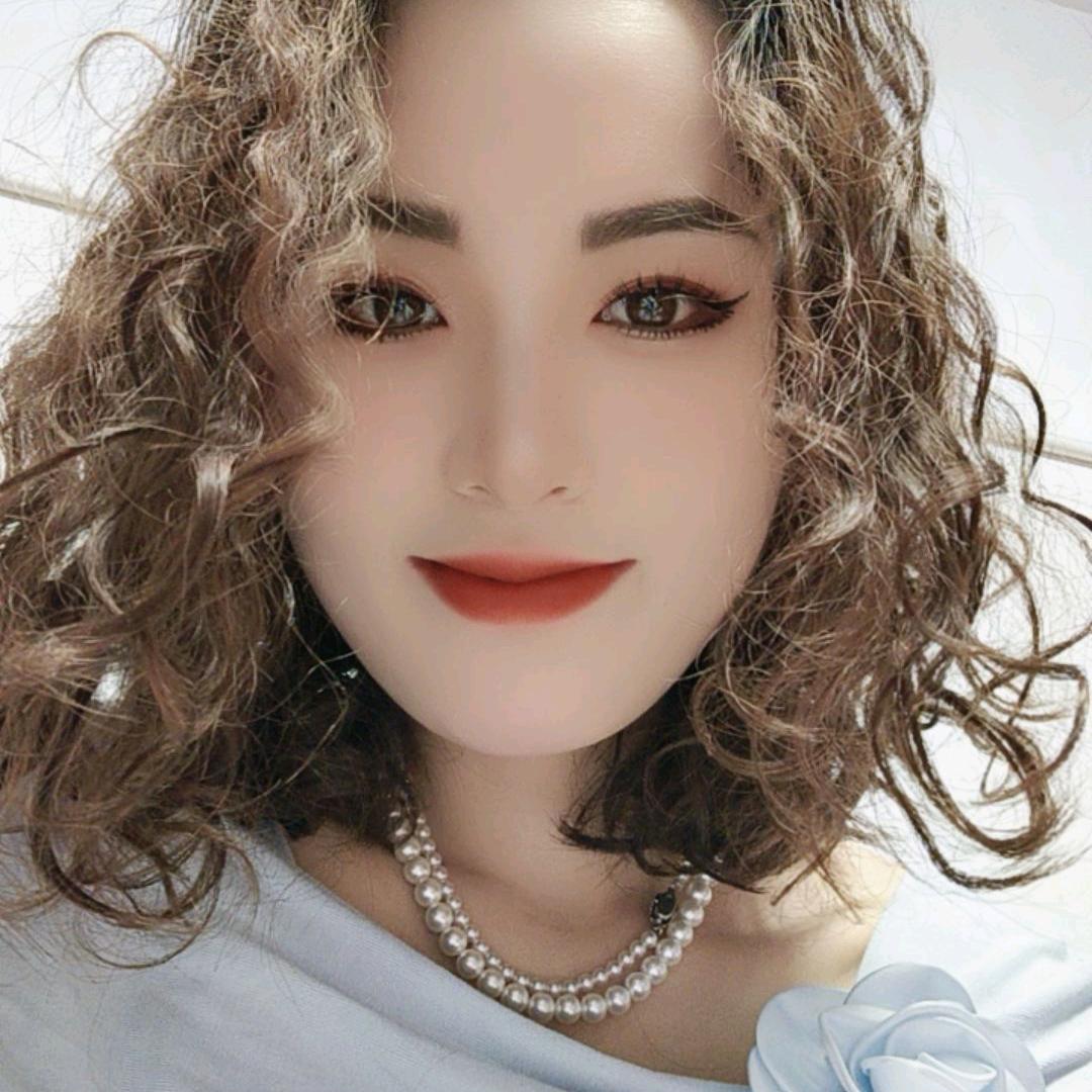 莹莹。